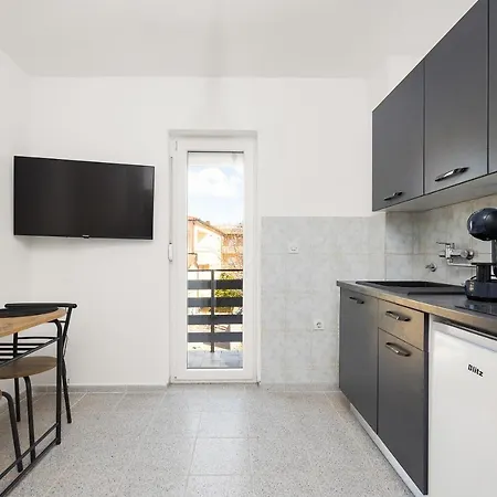 Suhi Brod Apartment *