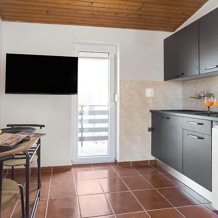 Suhi Brod Apartment *